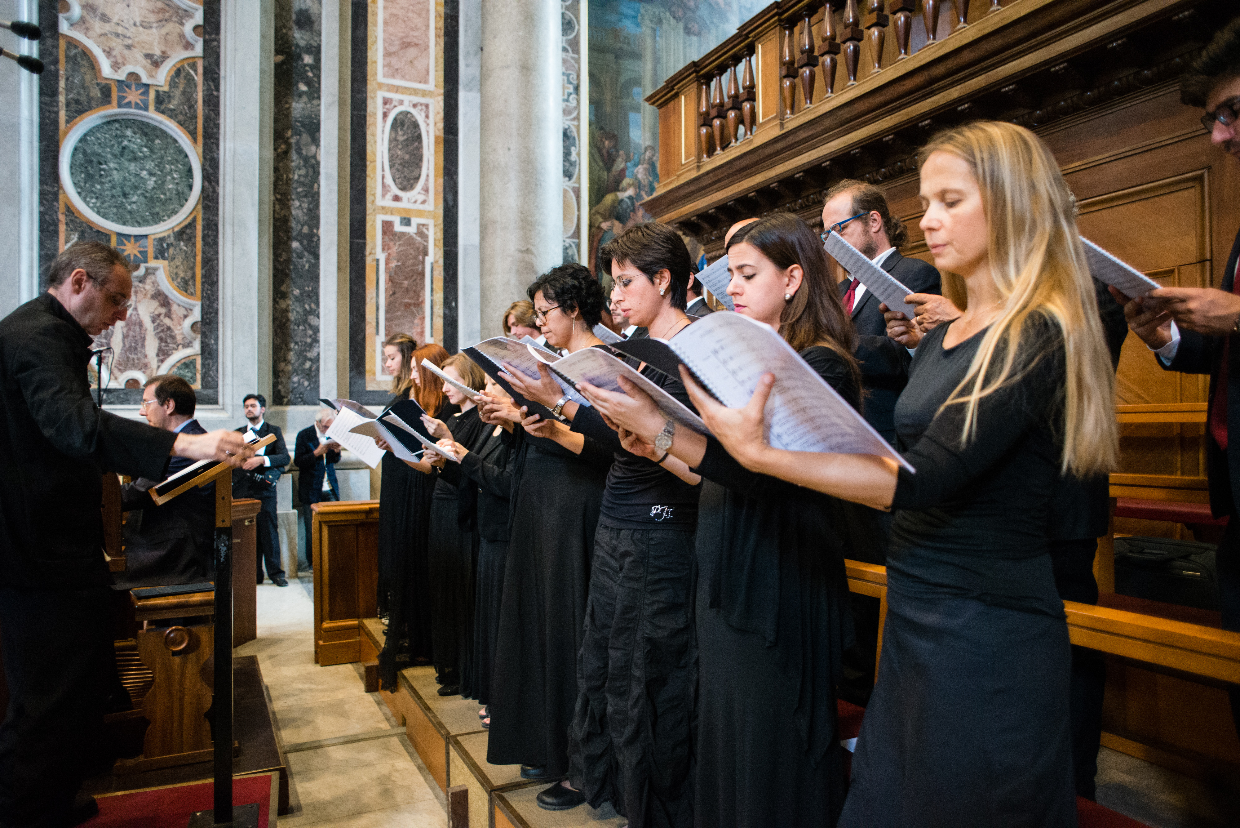 The Beauty of Sacred Christmas Music (Morning Air)