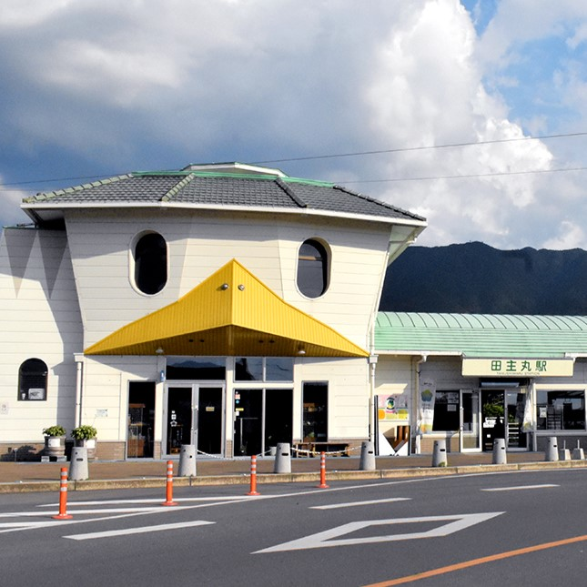 カッパの顔をした駅が福岡に　くちばしや頭の皿も表現してます　建モノがたり #50-373