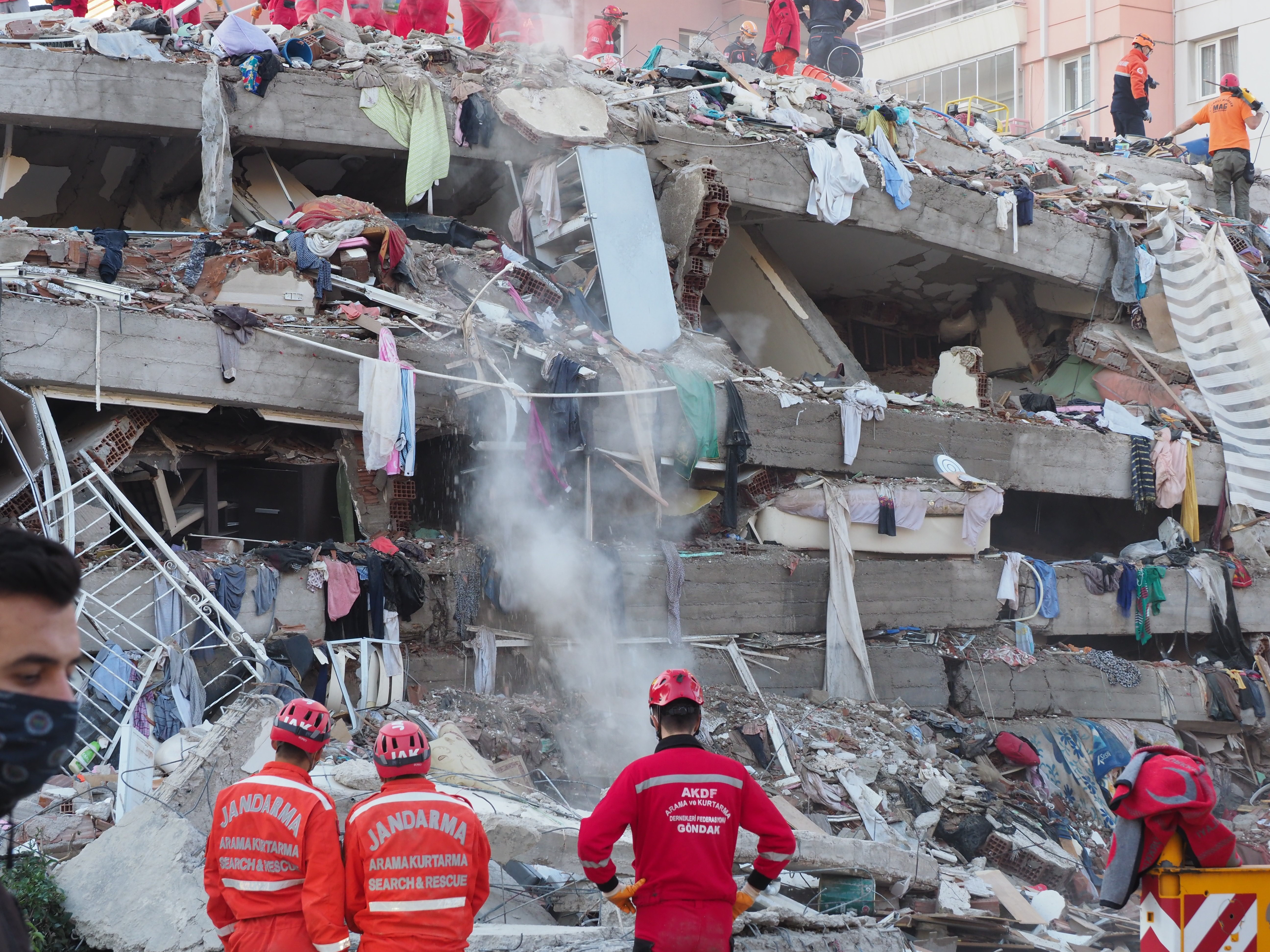 #74 トルコ地震、記者が見た希望　真夜中の被災地に次々と…