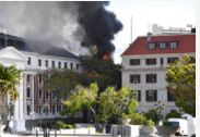 שריפת ענק פרצה בבניין הפרלמנט בדרום אפריקה