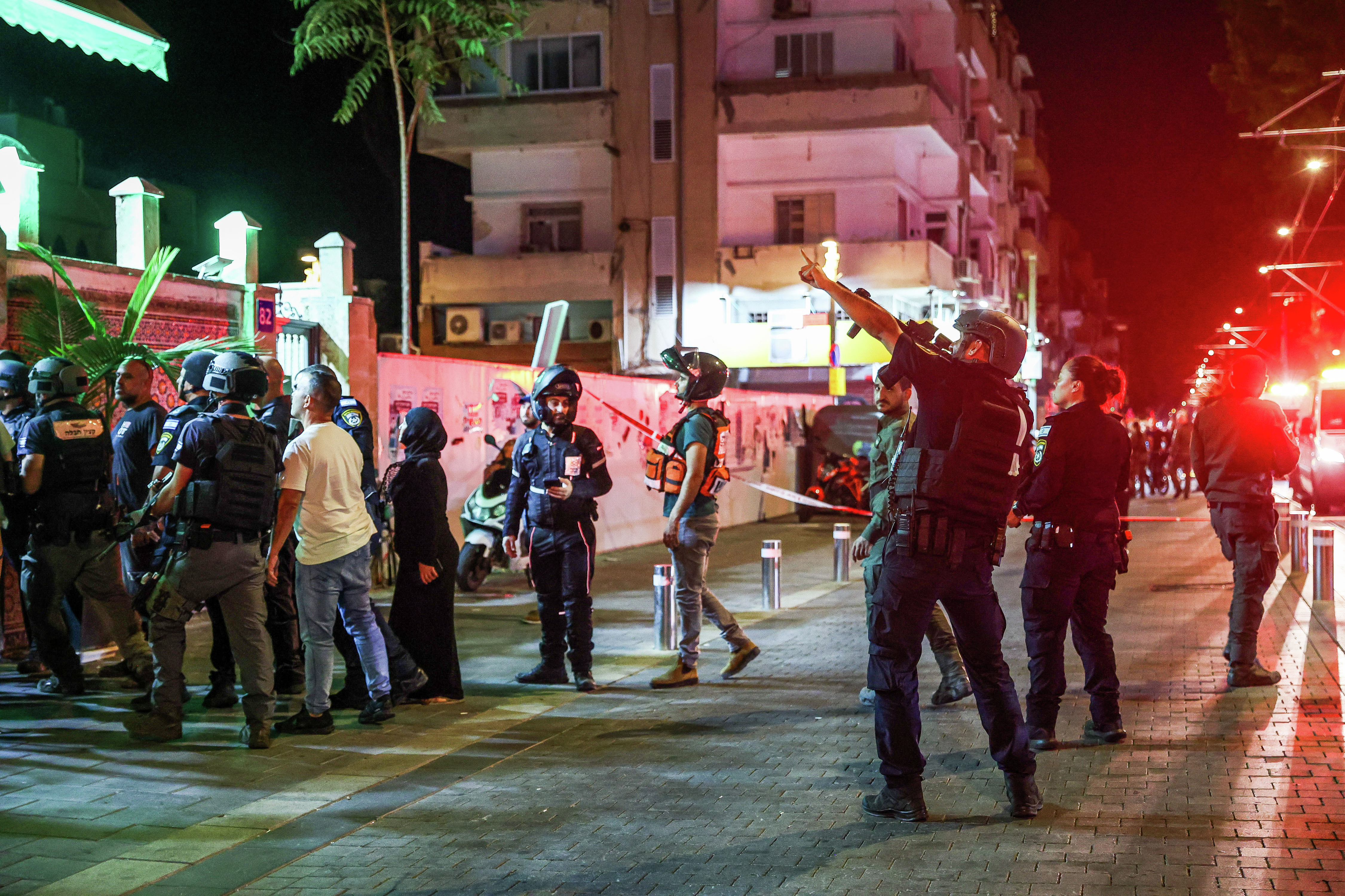 האזרח שנטרל את אחד המחבלים ביפו: "הפתעתי אותו מהצד, התחלתי לירות ורצתי לפצועים"