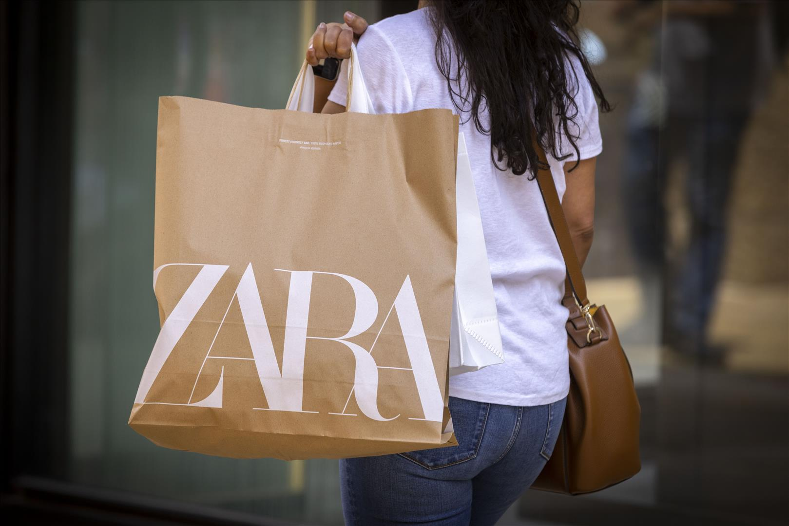 Про зару. Zara одежда. Бренд Zara в России.