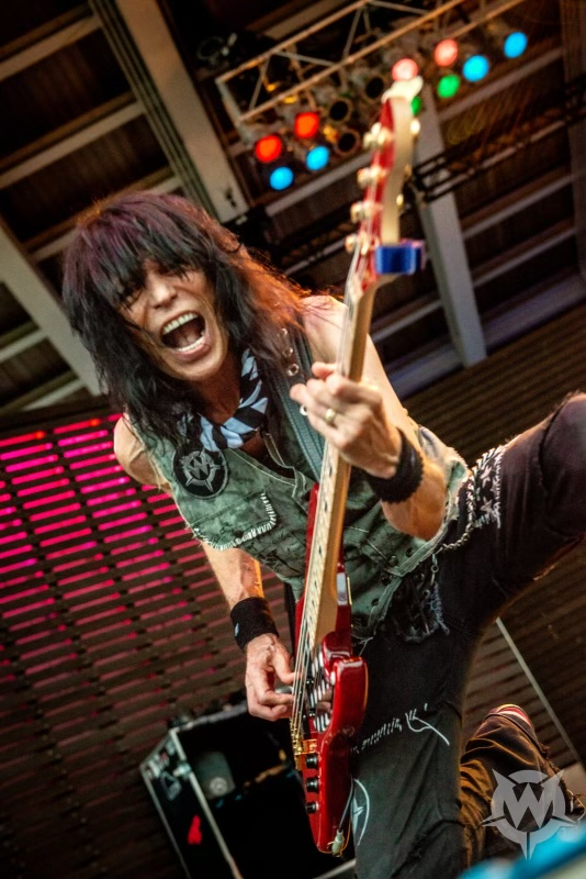 Marci Wiser Checks In With Rudy Sarzo