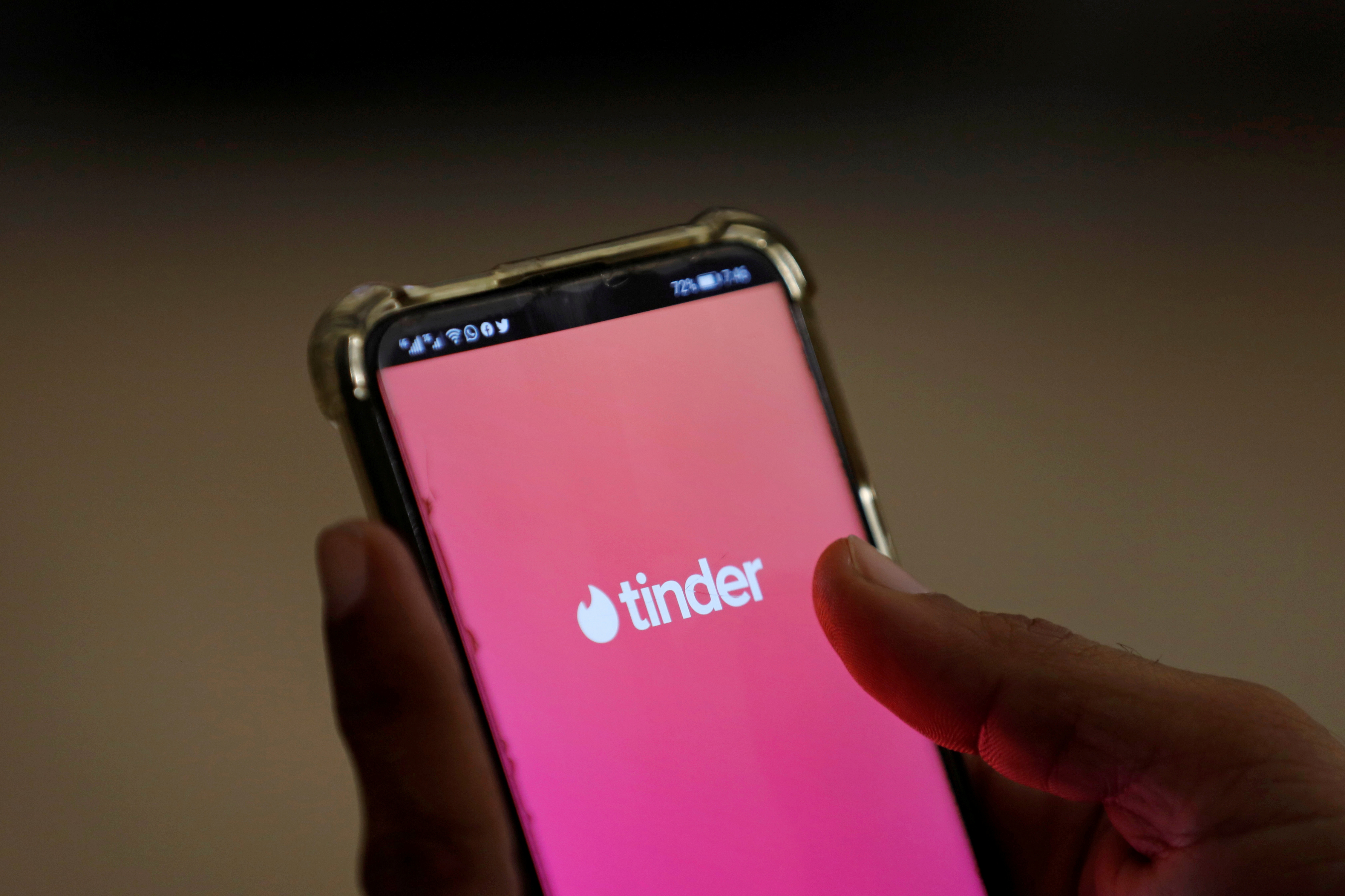 Tinder: El enemigo público número uno. Por Darío Lopérfido