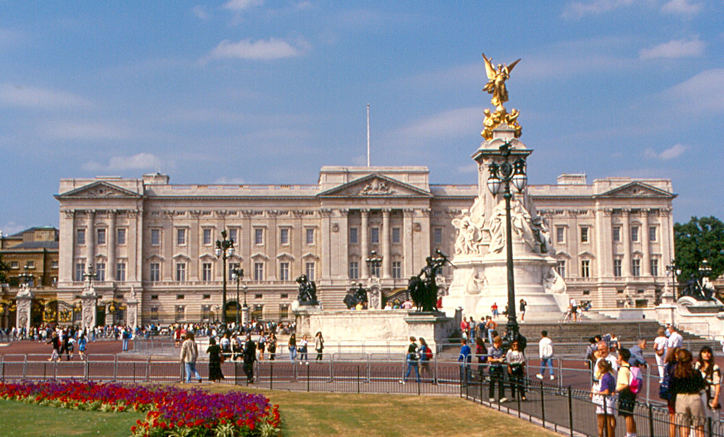 (LISTEN) Megan And Brandon Of Barrie Got Invited to Buckingham Palace!