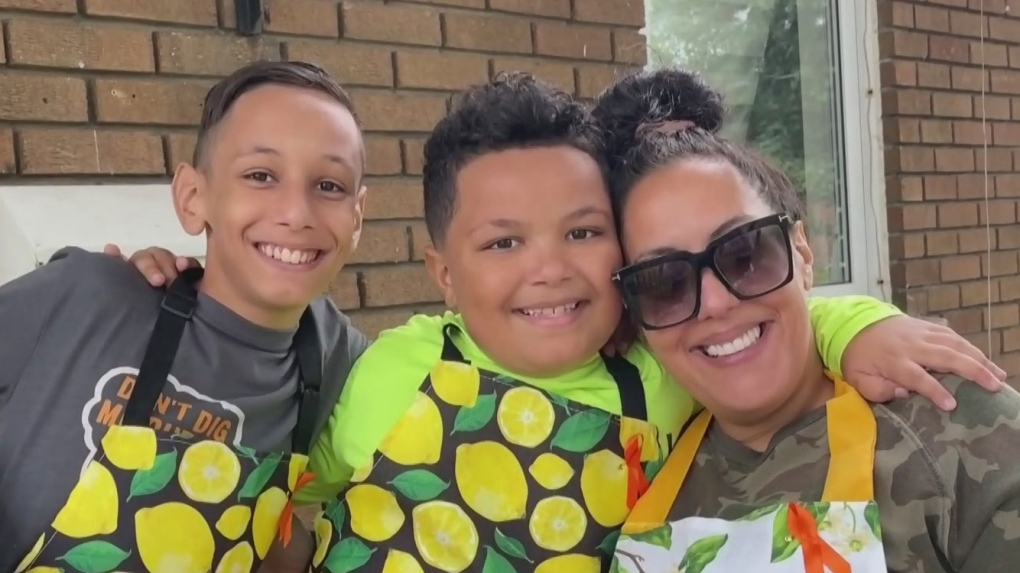 Montreal Police tried to shut down youngsters' lemonade stand