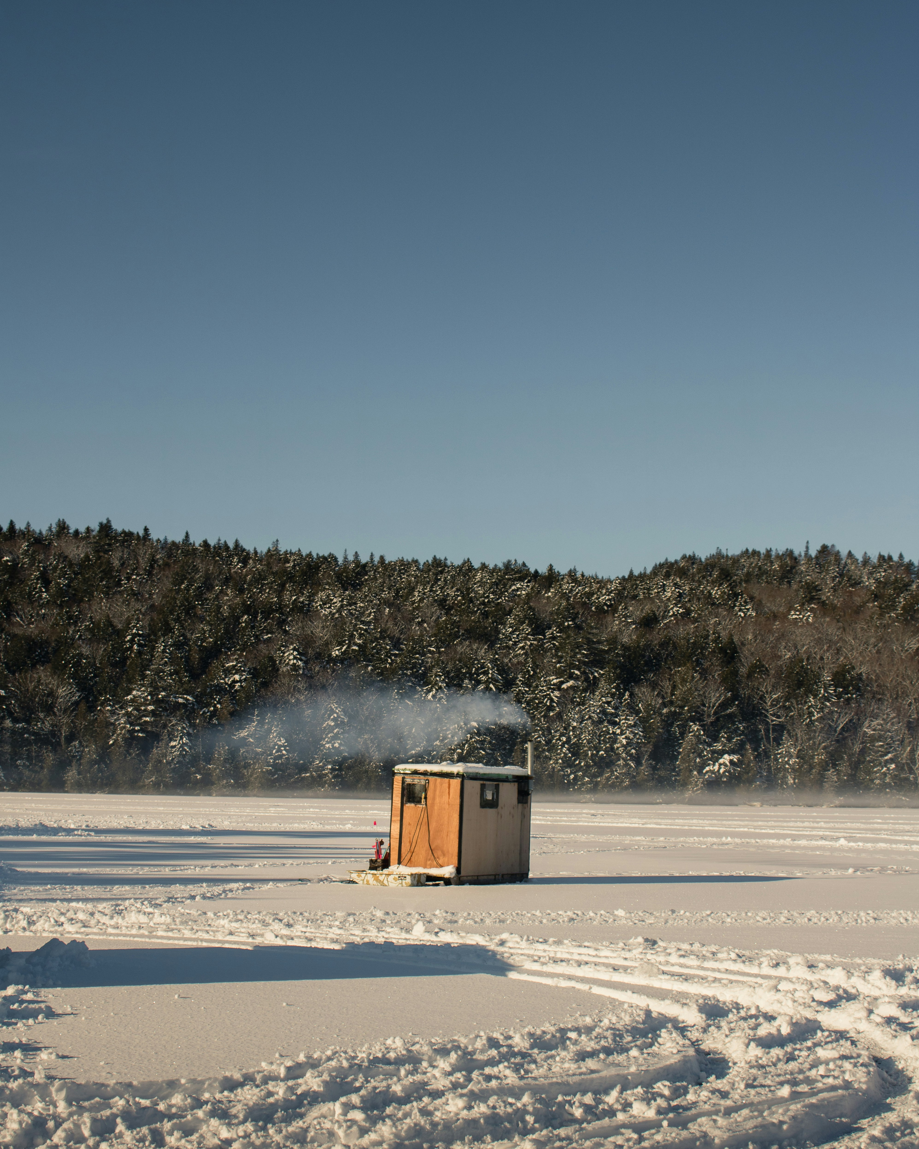 Mild temperatures forcing this Vaudreuil-Dorion ice fishing operator to rethink his business