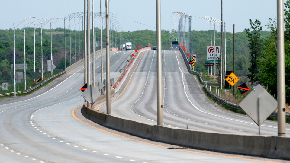 IN TRANSIT: Will opening a new lane on the Île aux Tourtes bridge solve traffic woes?