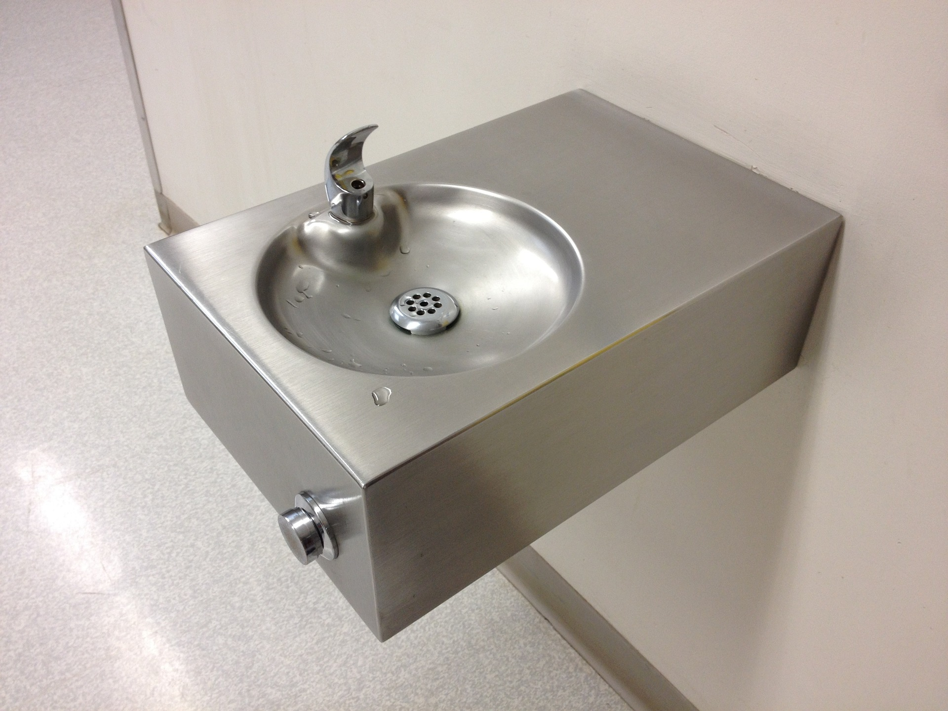 One out of three schools in Quebec has lead in its drinking water