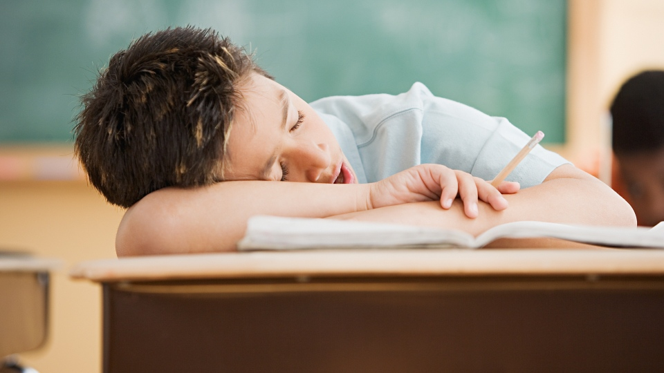 Here's why you should put your children on a school sleep schedule before they go back