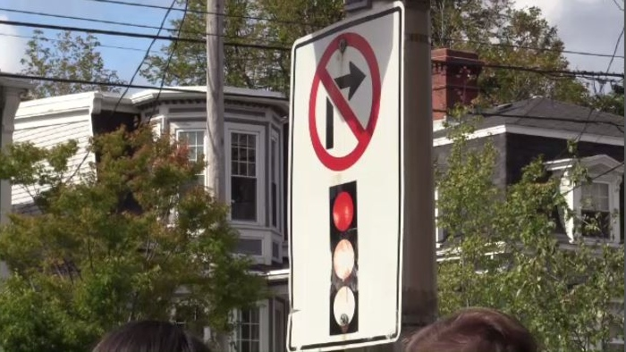 Ottawa Now – Should Ottawa issue a blanket ban for right turns on red lights?