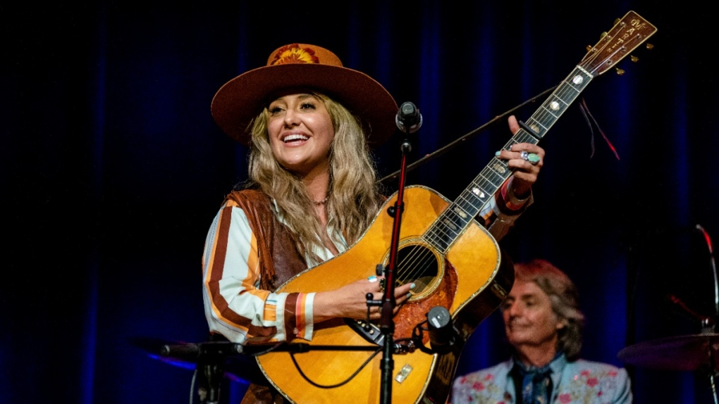 (LISTEN) What Lainey Wilson Requires Backstage at Every Show