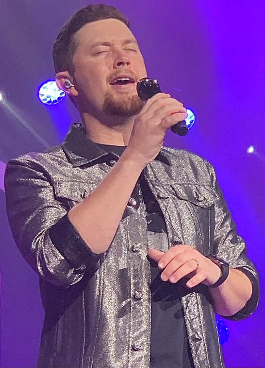 (LISTEN!) Fight @ Scotty McCreery Concert~!