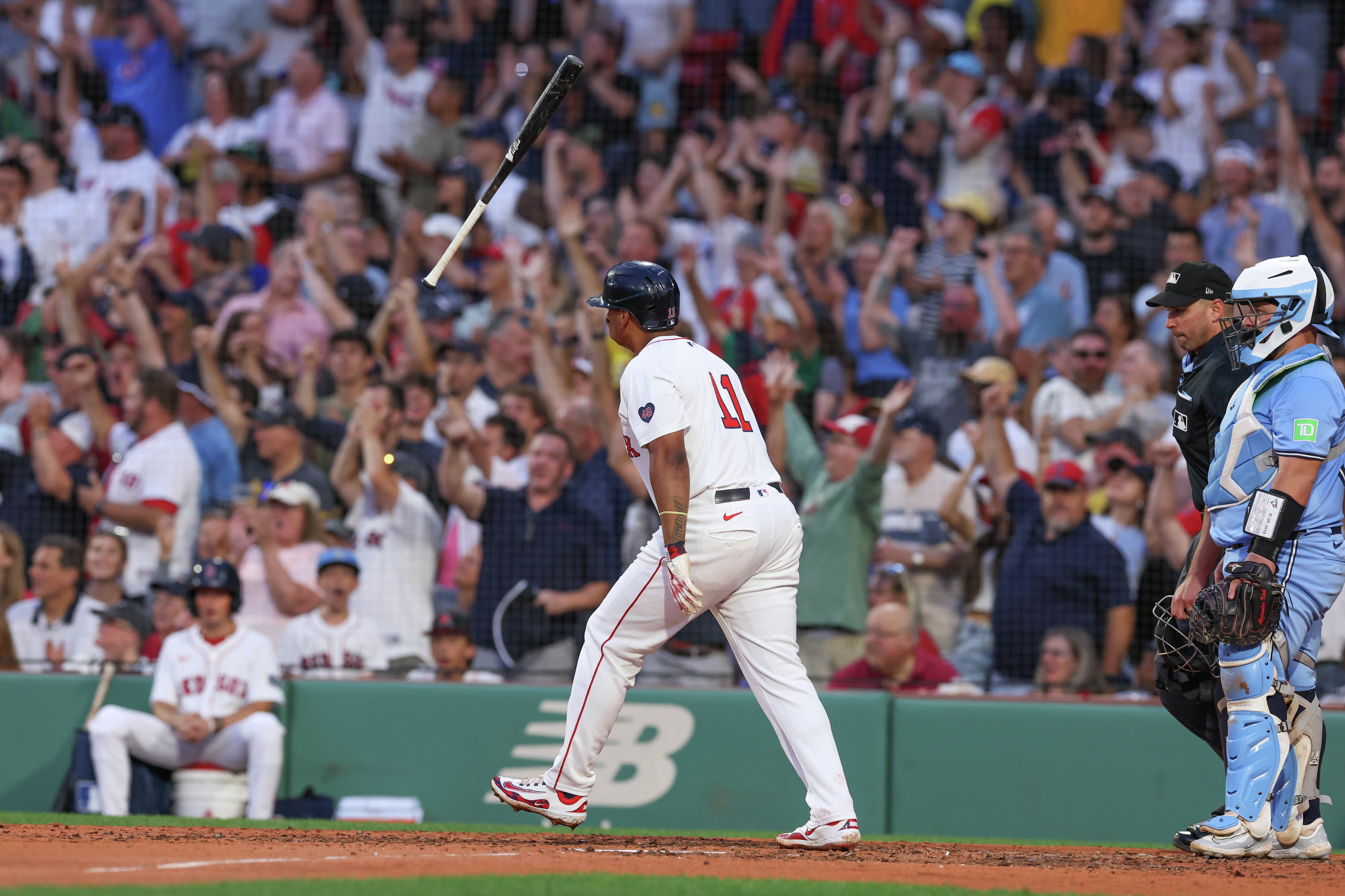 Rafael Devers goes yard at Fenway!