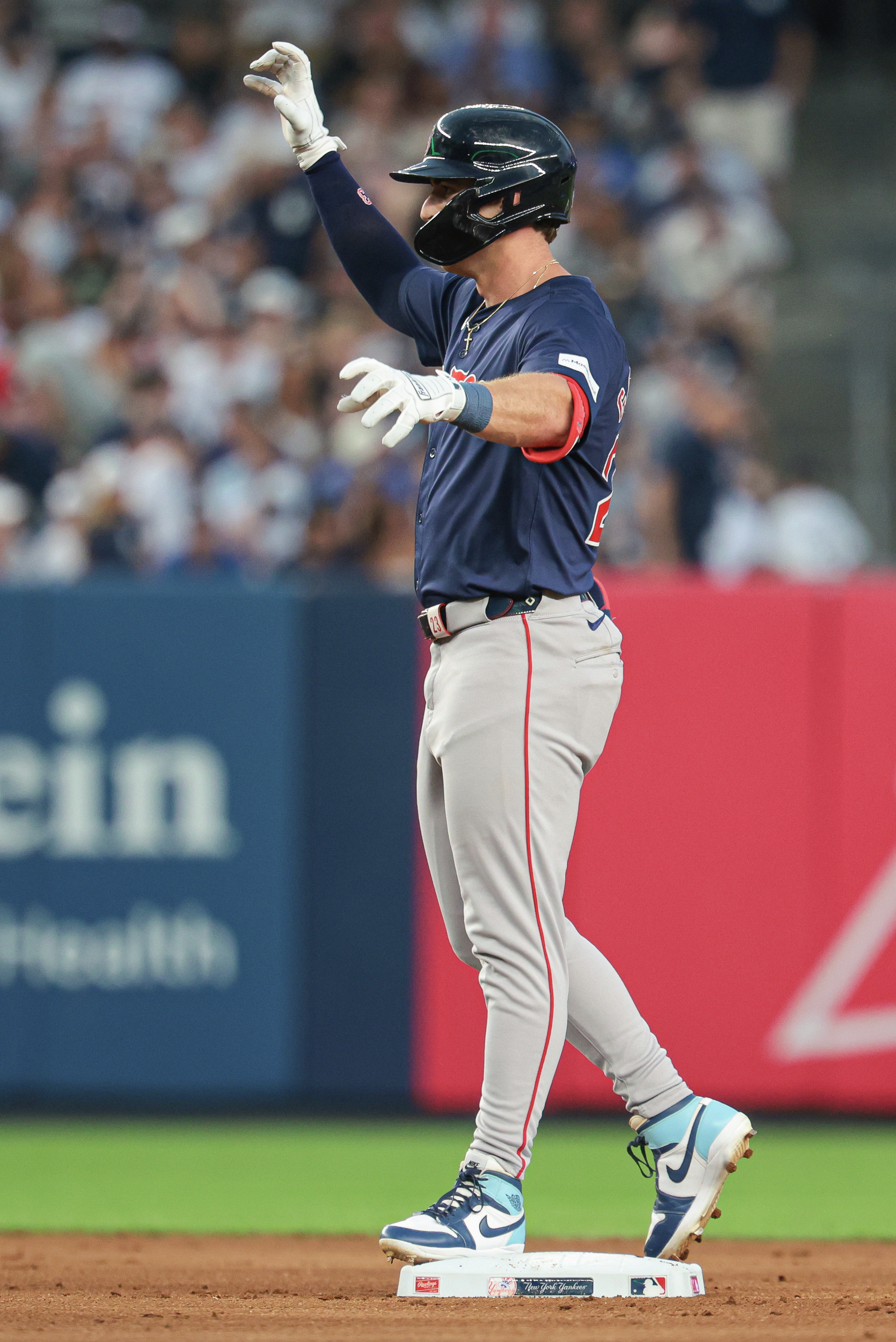 Romy Gonzalez hits his 1st Red Sox homerun!