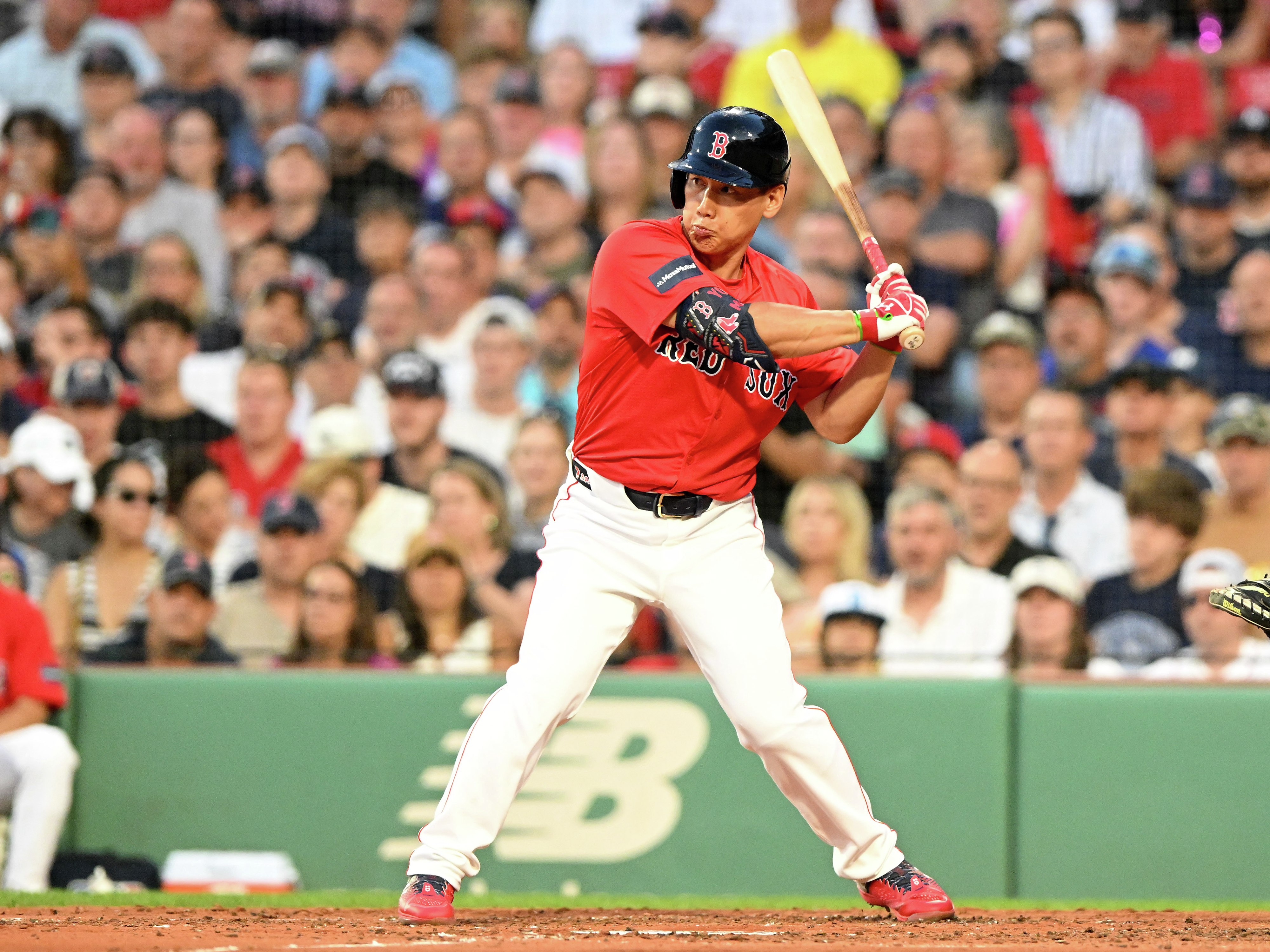 Yoshida hits a 2 run single to give the Red Sox the lead!