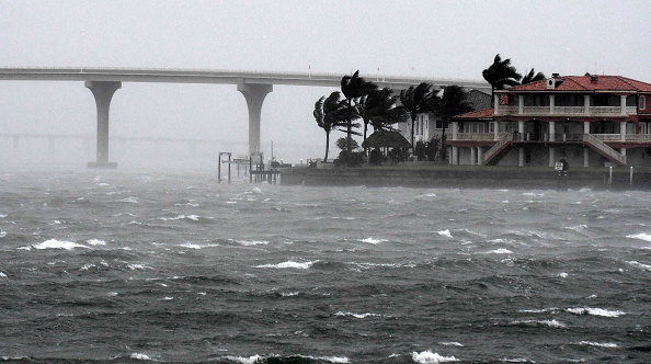 Kris Van Cleave of CBS shares what's happening with Ian live from Tampa, Florida