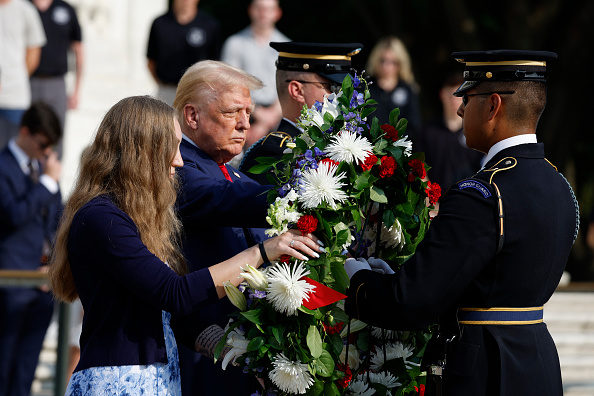 If Trump just apologized the Arlington Cemetery controversy could be behind him