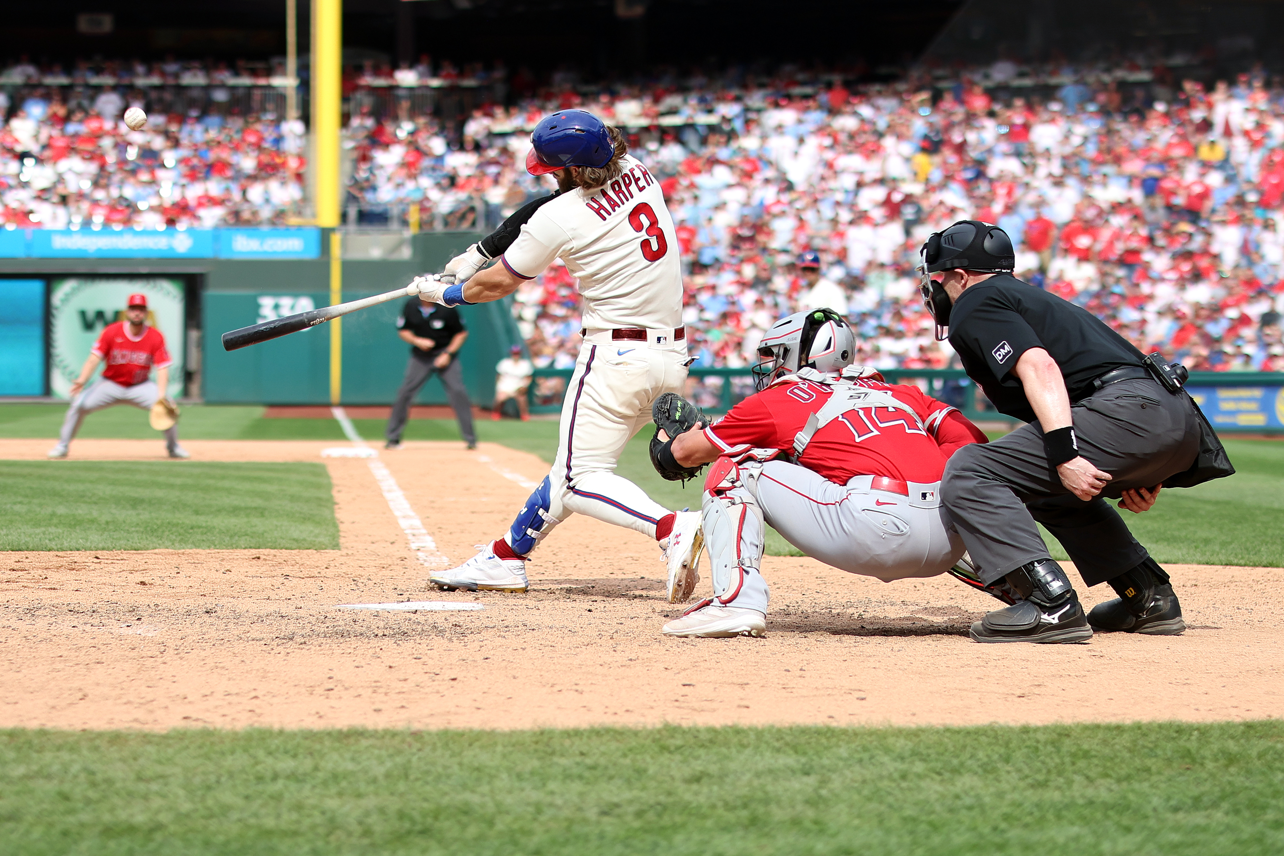 Bryce Harper hits 300th career home run