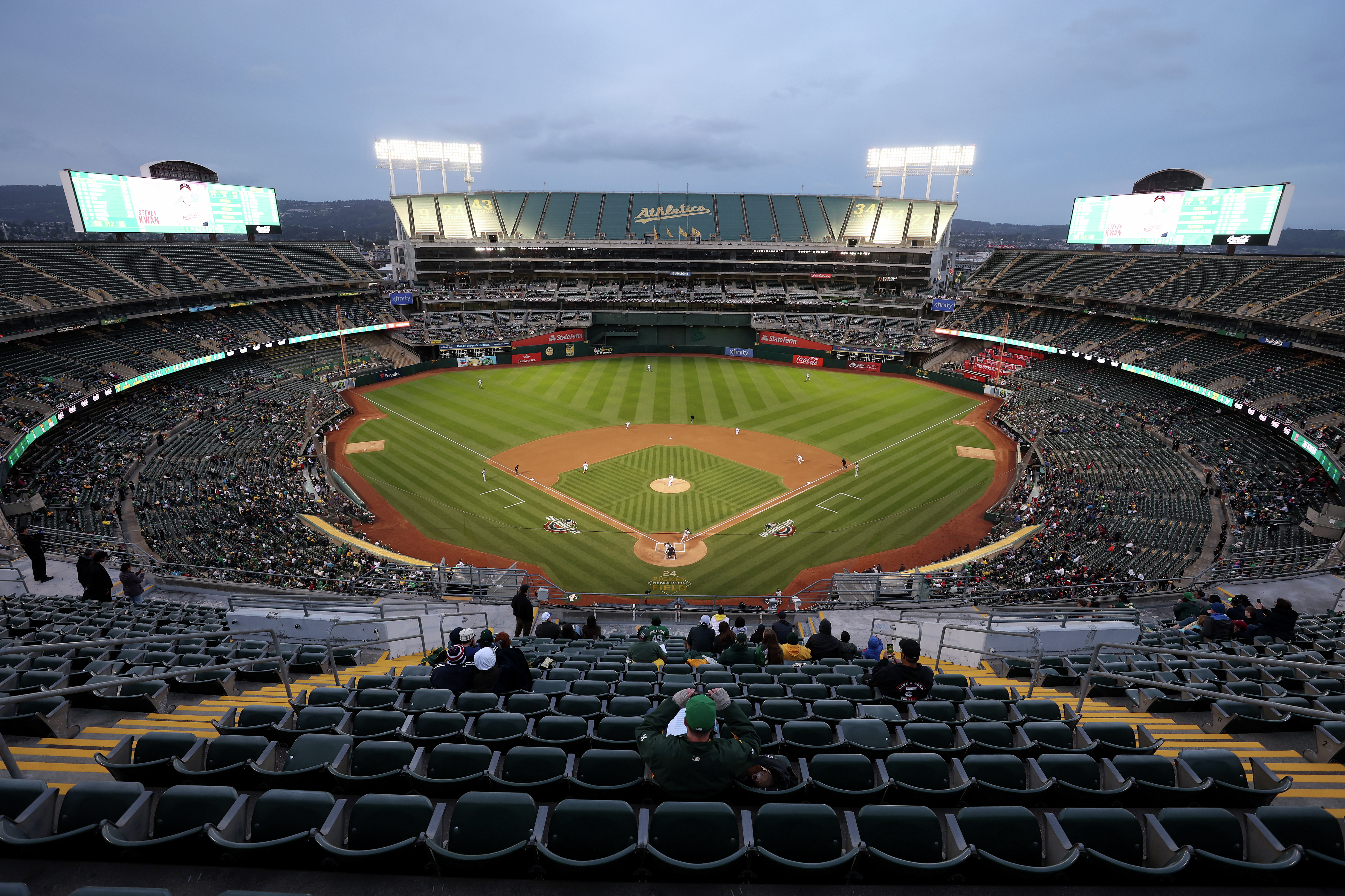 City of Oakland to sell half of Coliseum to an African American sports group