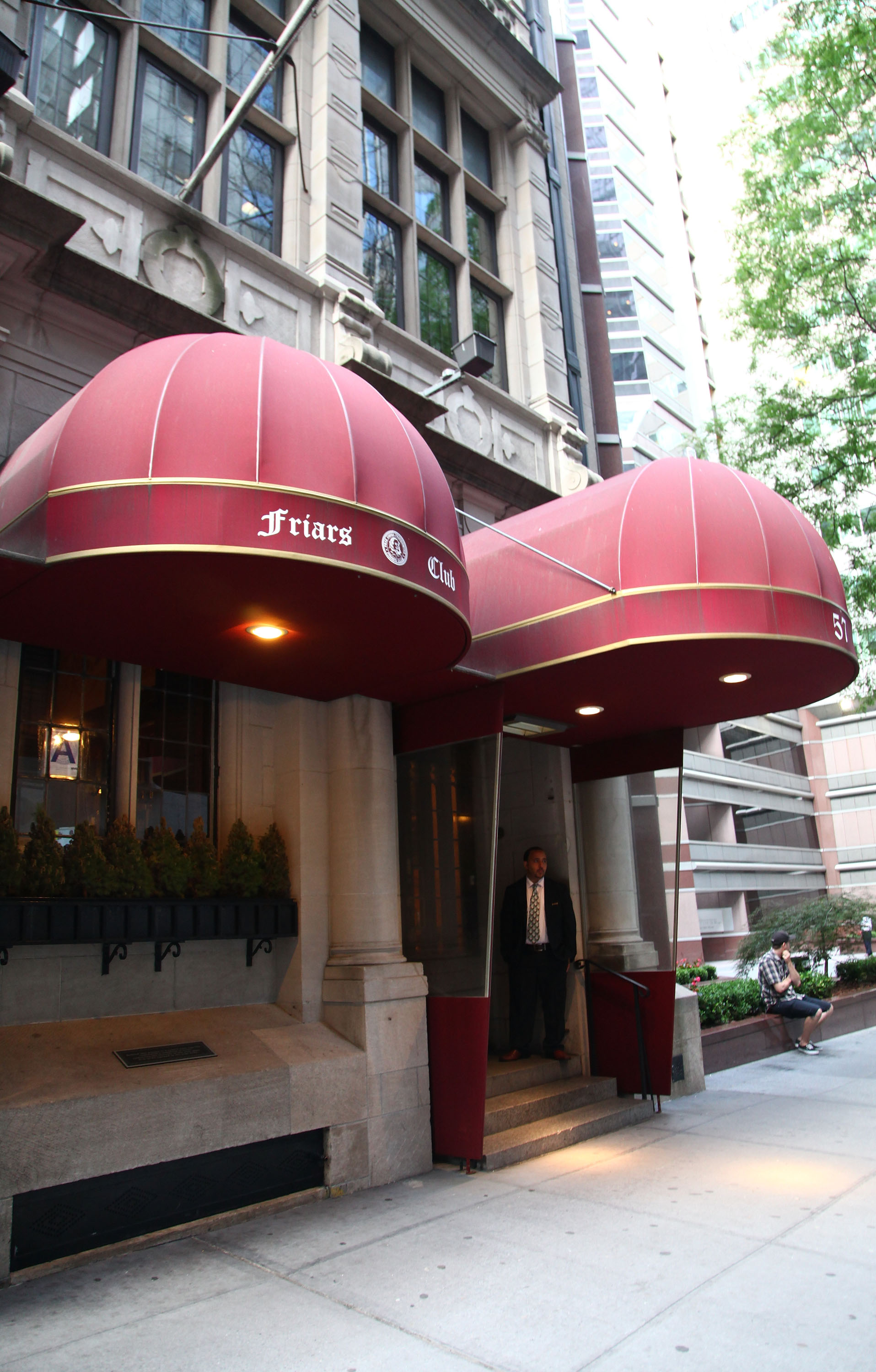 NEWSLINE: The legendary Friars Club is in danger of foreclosure