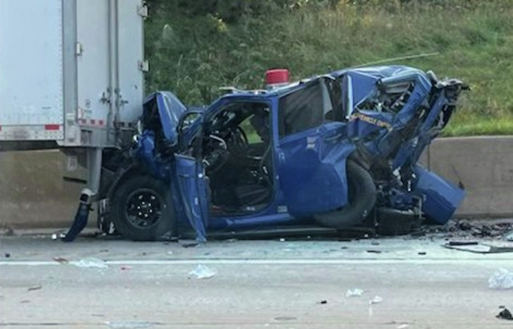 MSP car smashed, trooper rushed to hospital after I-75 crash