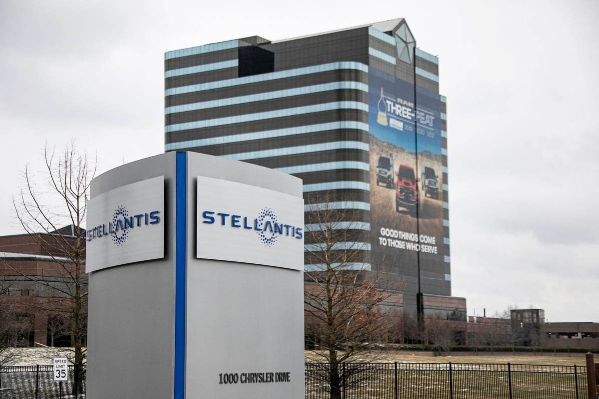 Stellantis offers new round of buyouts to US salaried workers