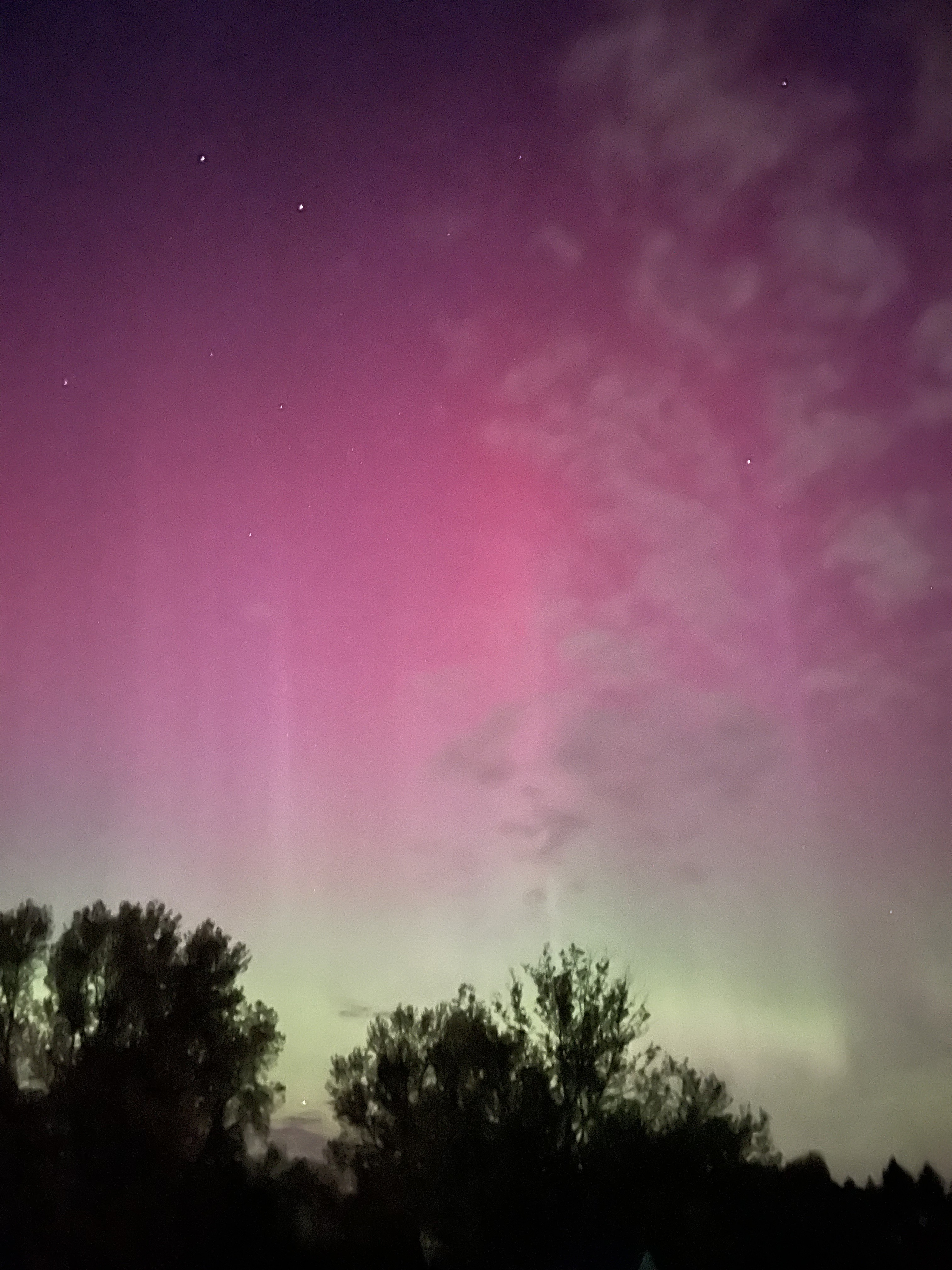 Metro Detroiters could 'catch a break' for a third straight night and see Northern Lights again Sunday