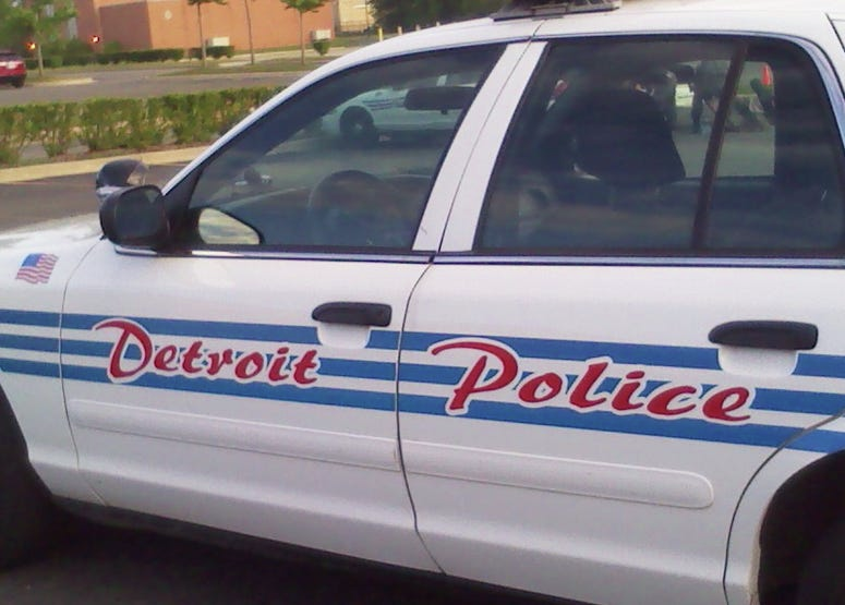 1 dead after double shooting on Detroit's east side