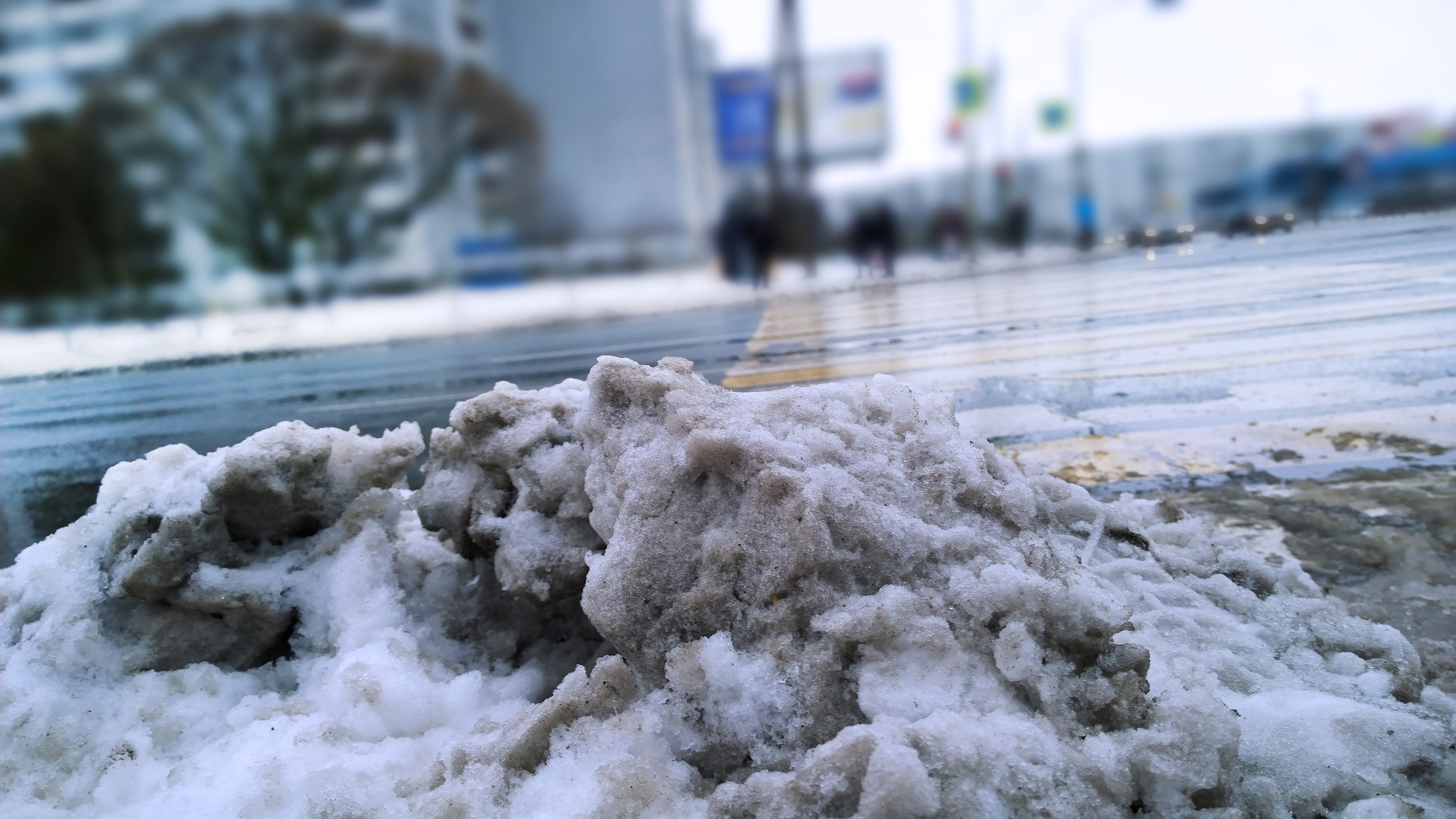 'Unique situation': Rain may be falling, but frozen ground in Metro Detroit creating icy hazards for morning commute