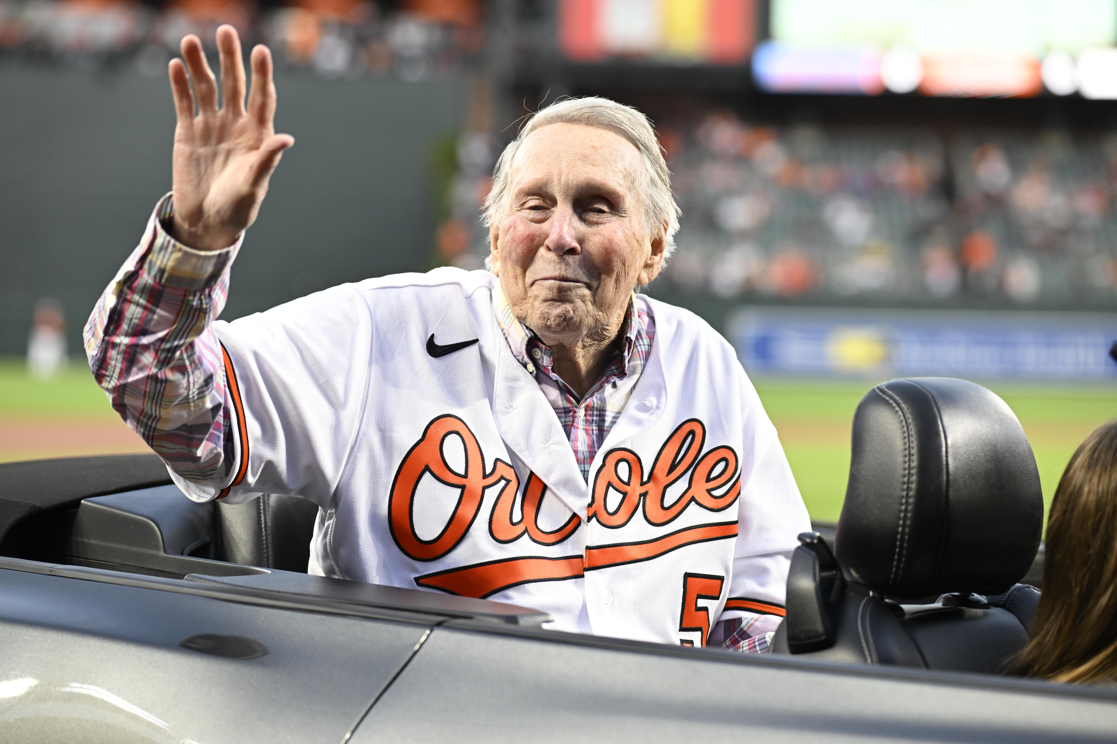 Ken Singleton shares stories from his time playing alongside Brooks Robinson