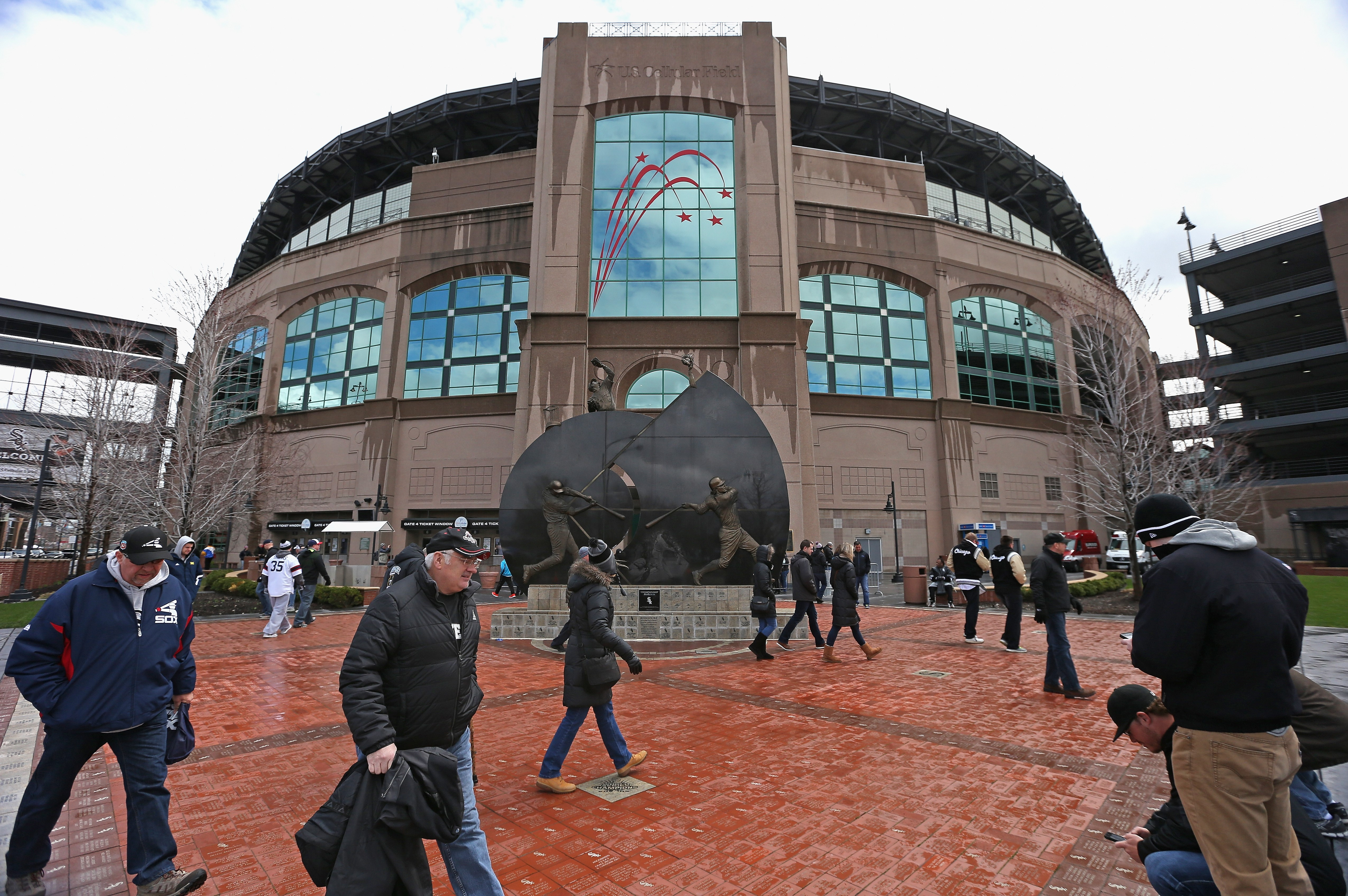 Lawsuit says White Sox discriminate by making it hard to buy