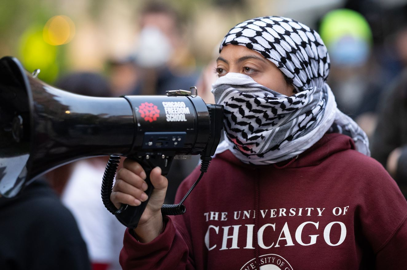 Developing: Protesters briefly occupy a building on the UChicago campus