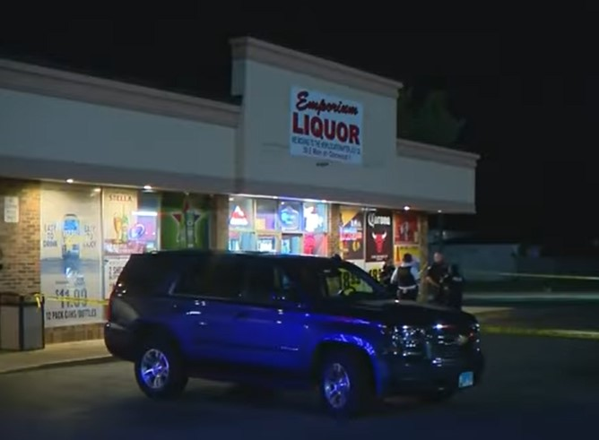 Glenwood liquor store employee shot dead