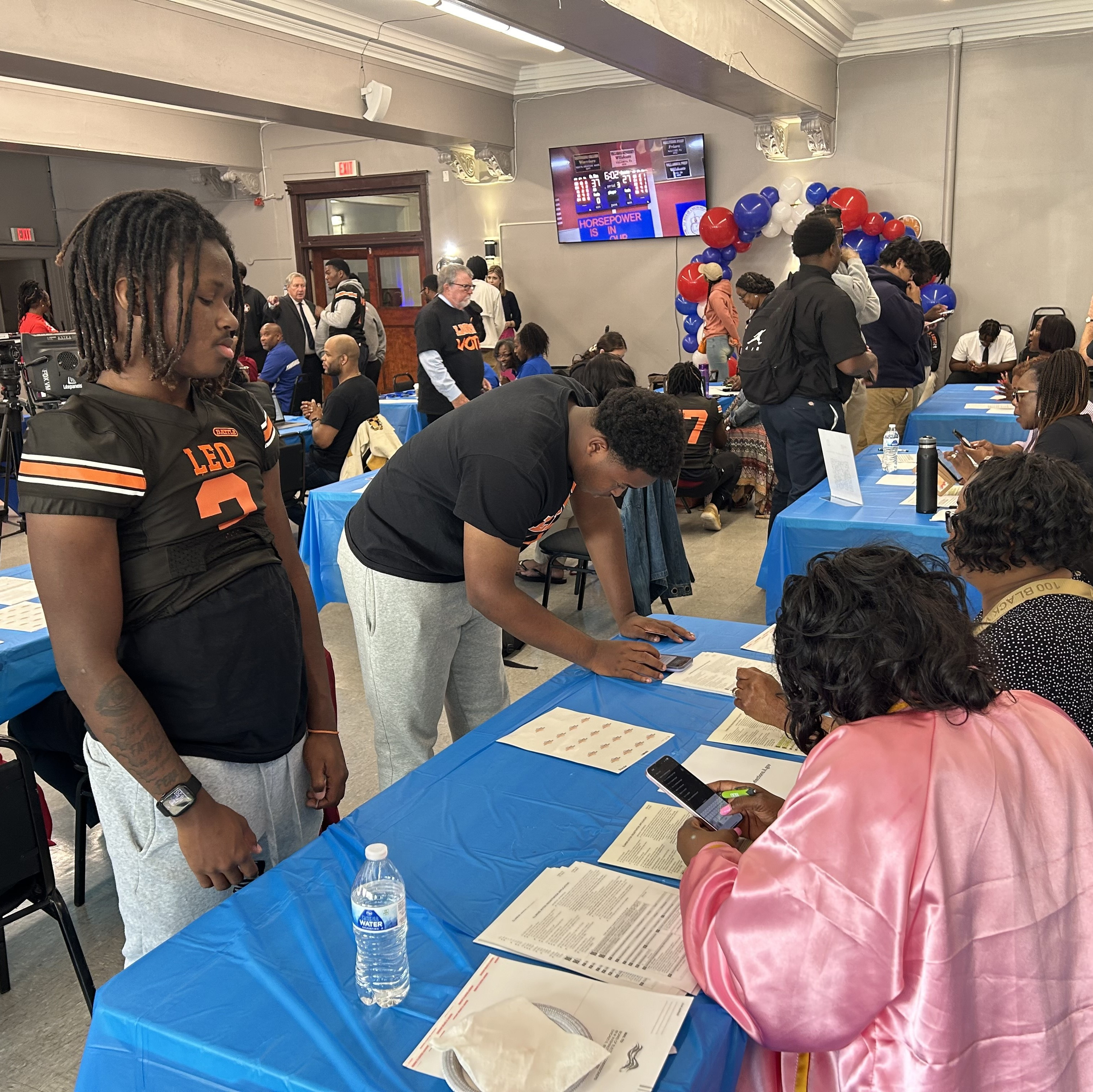 Chicago high schoolers participate in voter registration drive