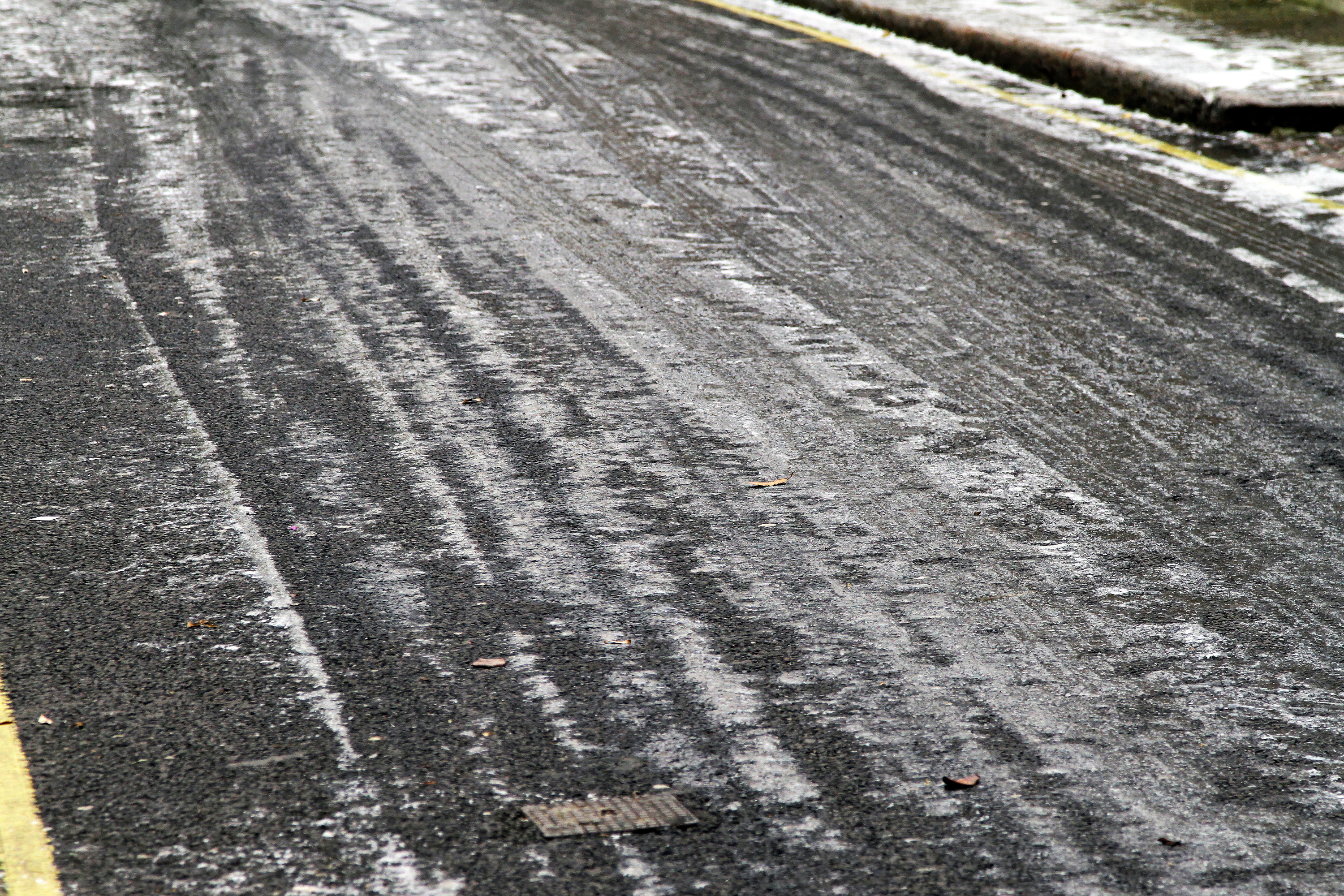 WEATHER: Chicago area dealing with slick commute