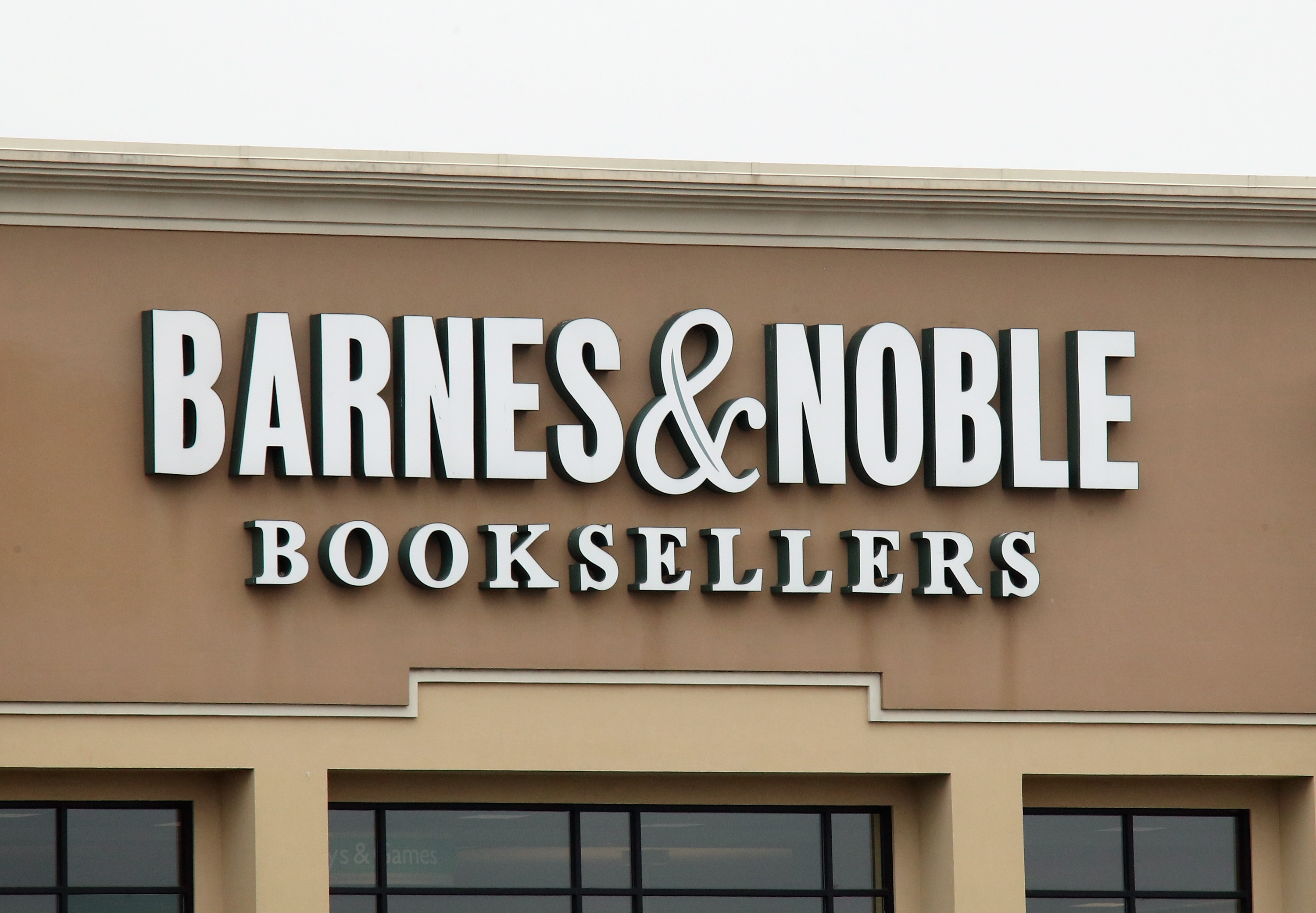 Barnes & Noble to close in Naperville, moving to Oswego