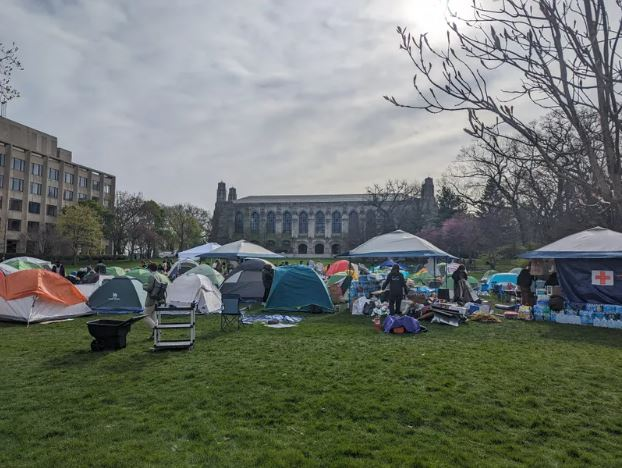 Northwestern students will take training on antisemitism