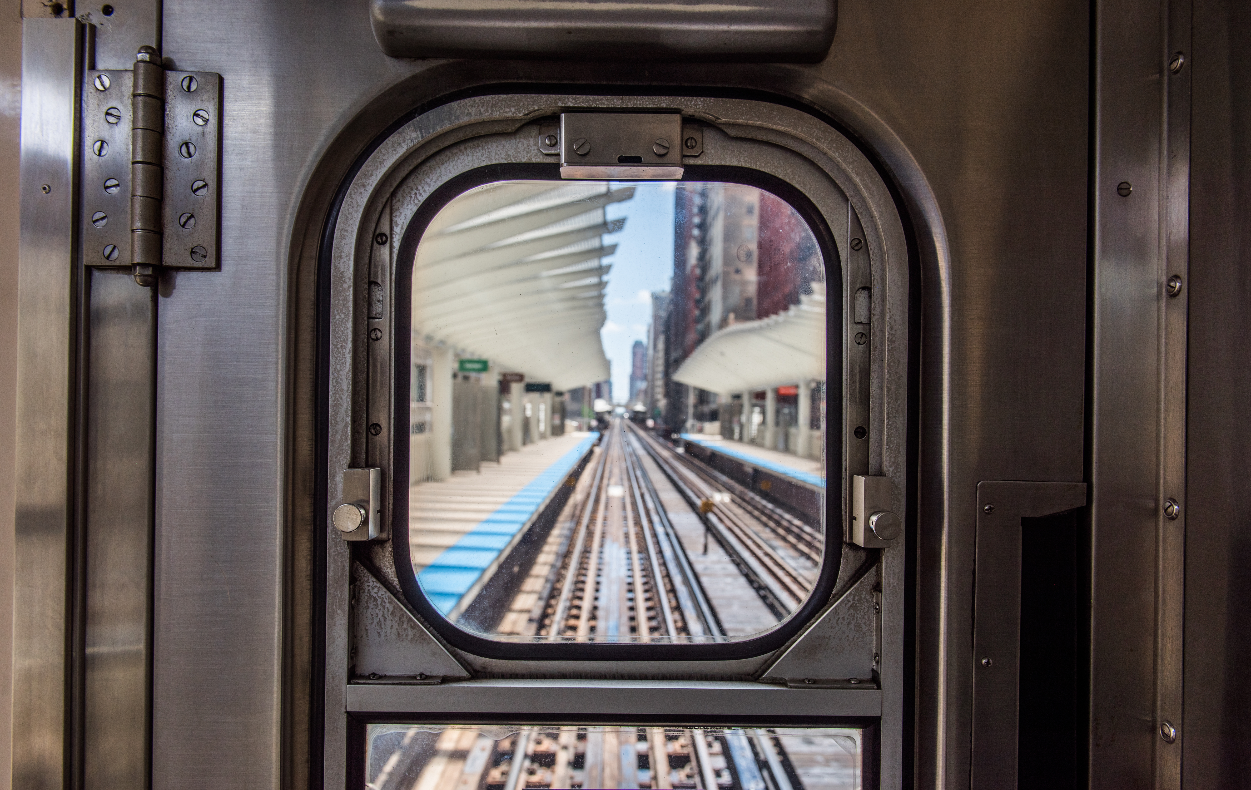 Man stabbed on CTA Red Line, police say