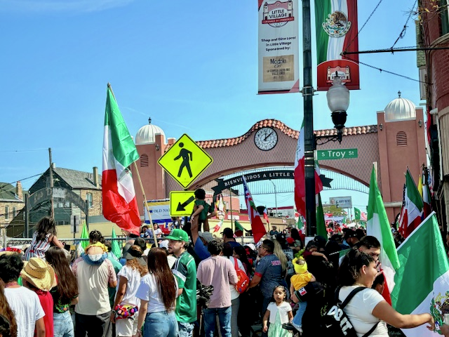 Thousands gather in Little Village for Mexican Independence Day Parade