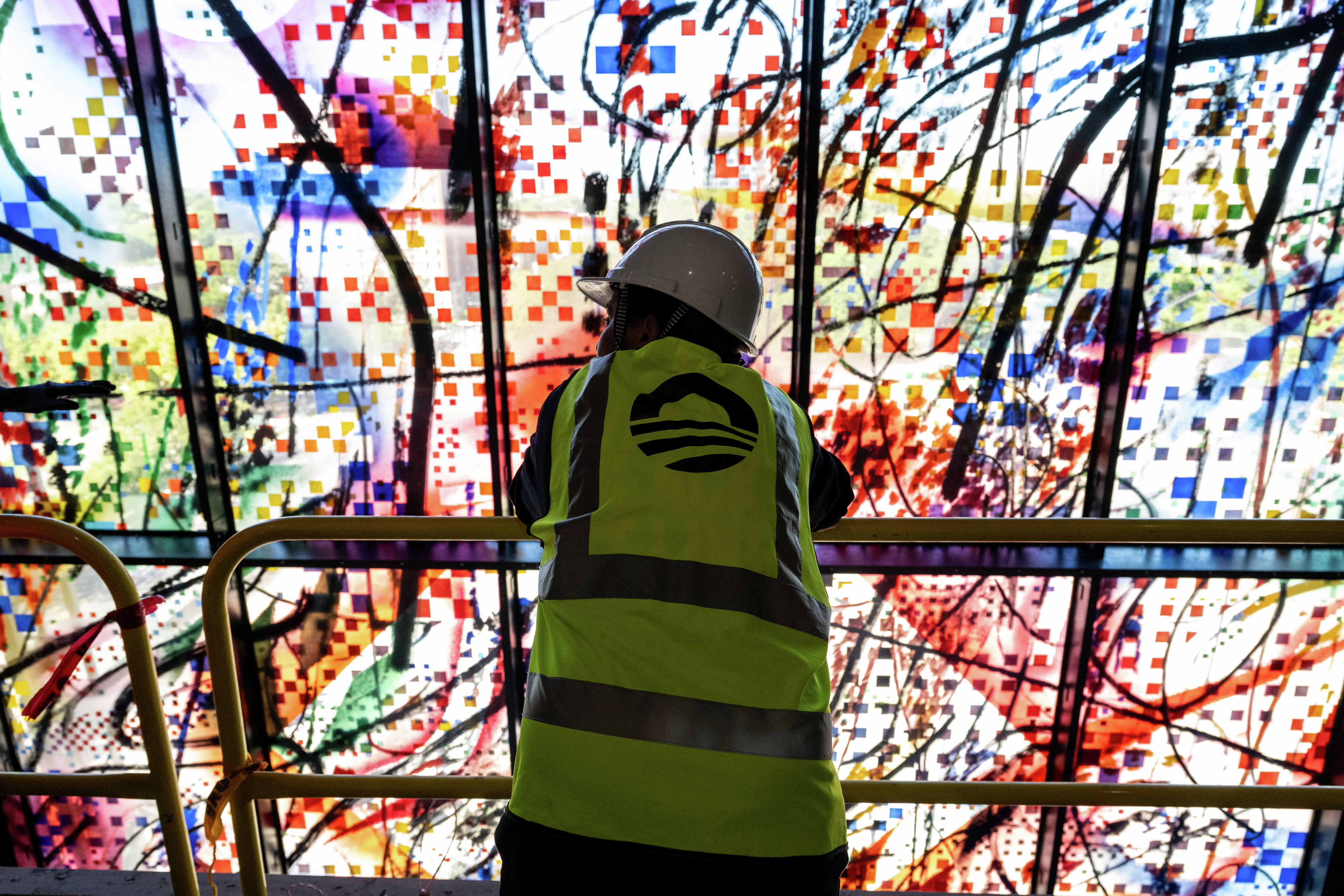 83-foot-tall stained glass piece installed at future Obama Center site