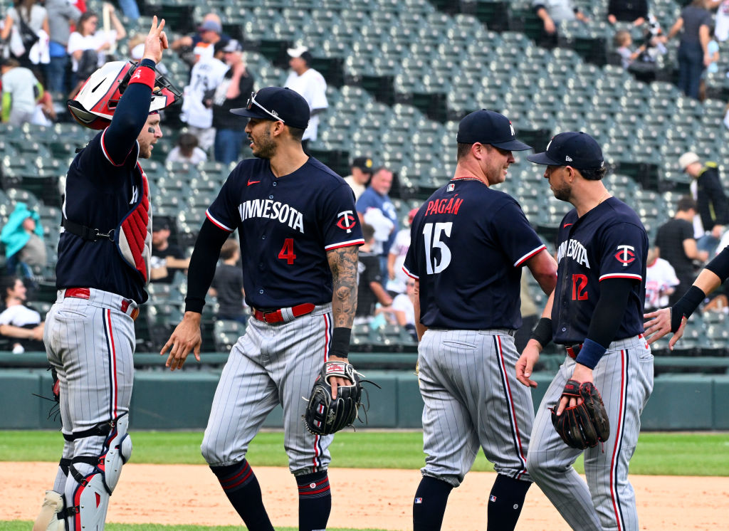 Surviving the hotbox that is the Twins' bullpen at Wrigley Field