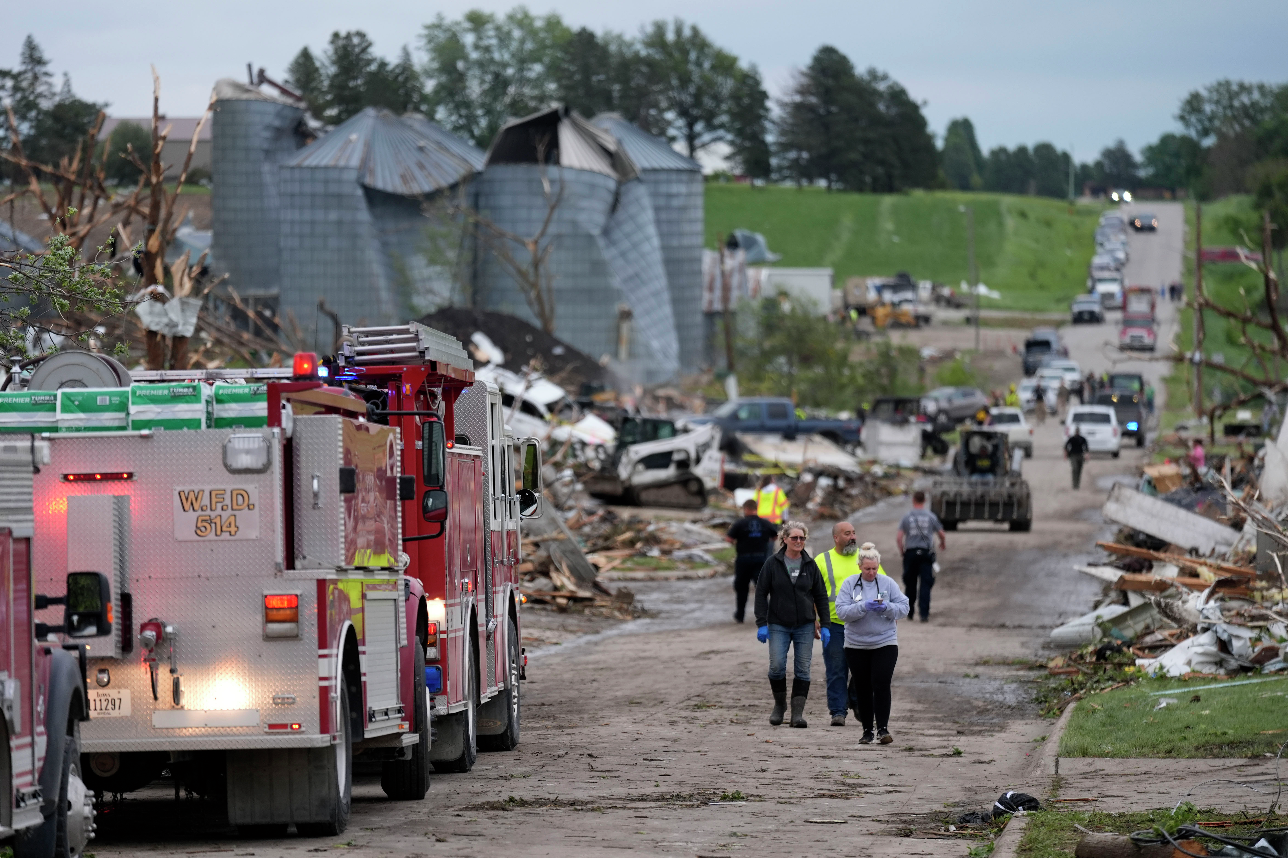 CBS News: Major damage in Greenfield, Iowa after Tuesday tornado