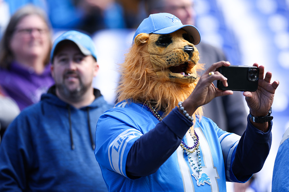 Massive crowds to converge on downtown for Lions divisional playoff Sunday |  Why not take the People Mover? |  Ford needs more Rangers and Broncos, fewer EVs