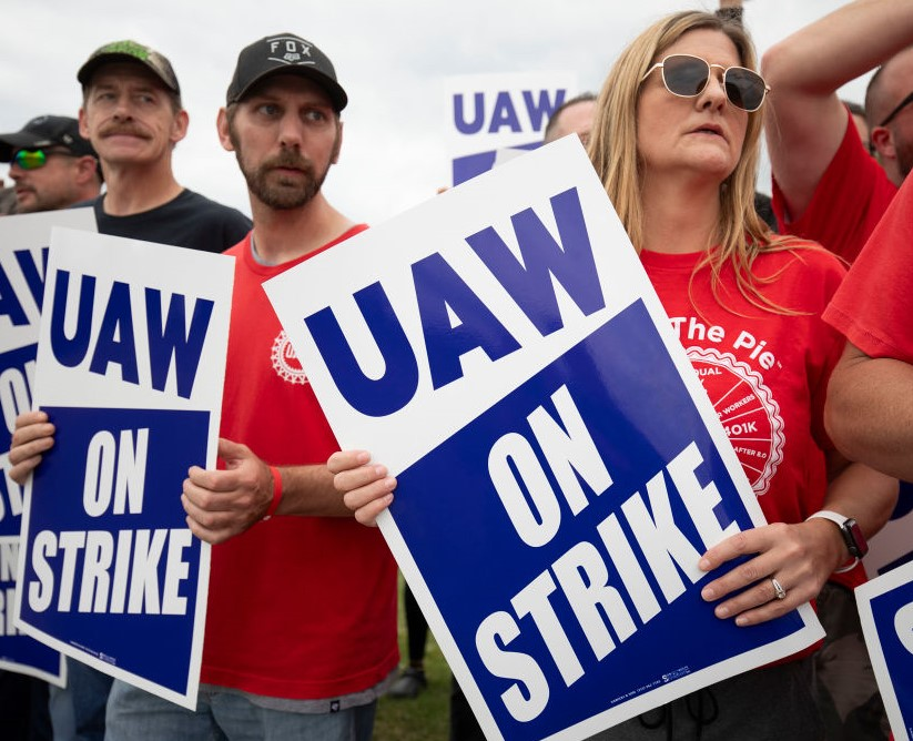 Chicago mayor offers support to UAW strikers
