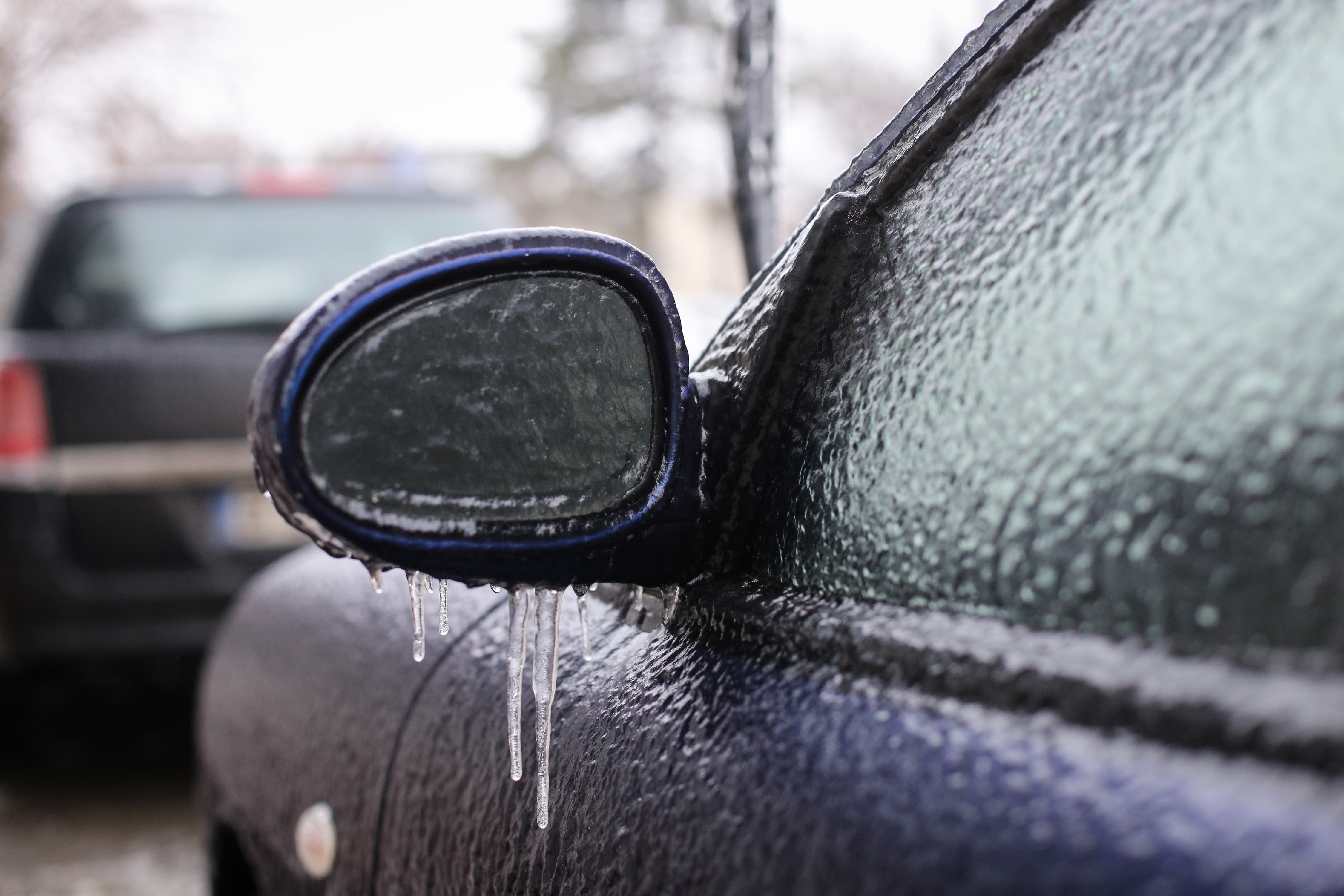 Freezing rain making for icy, treacherous morning commute