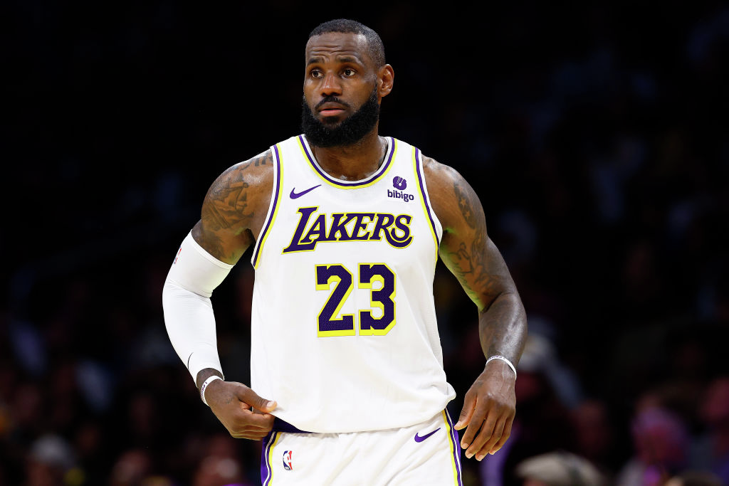 LeBron James reportedly signs two-year deal with Lakers