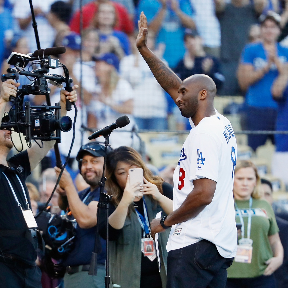 Lakers Night at Dodgers Stadium honors Kobe Bryant; daughter