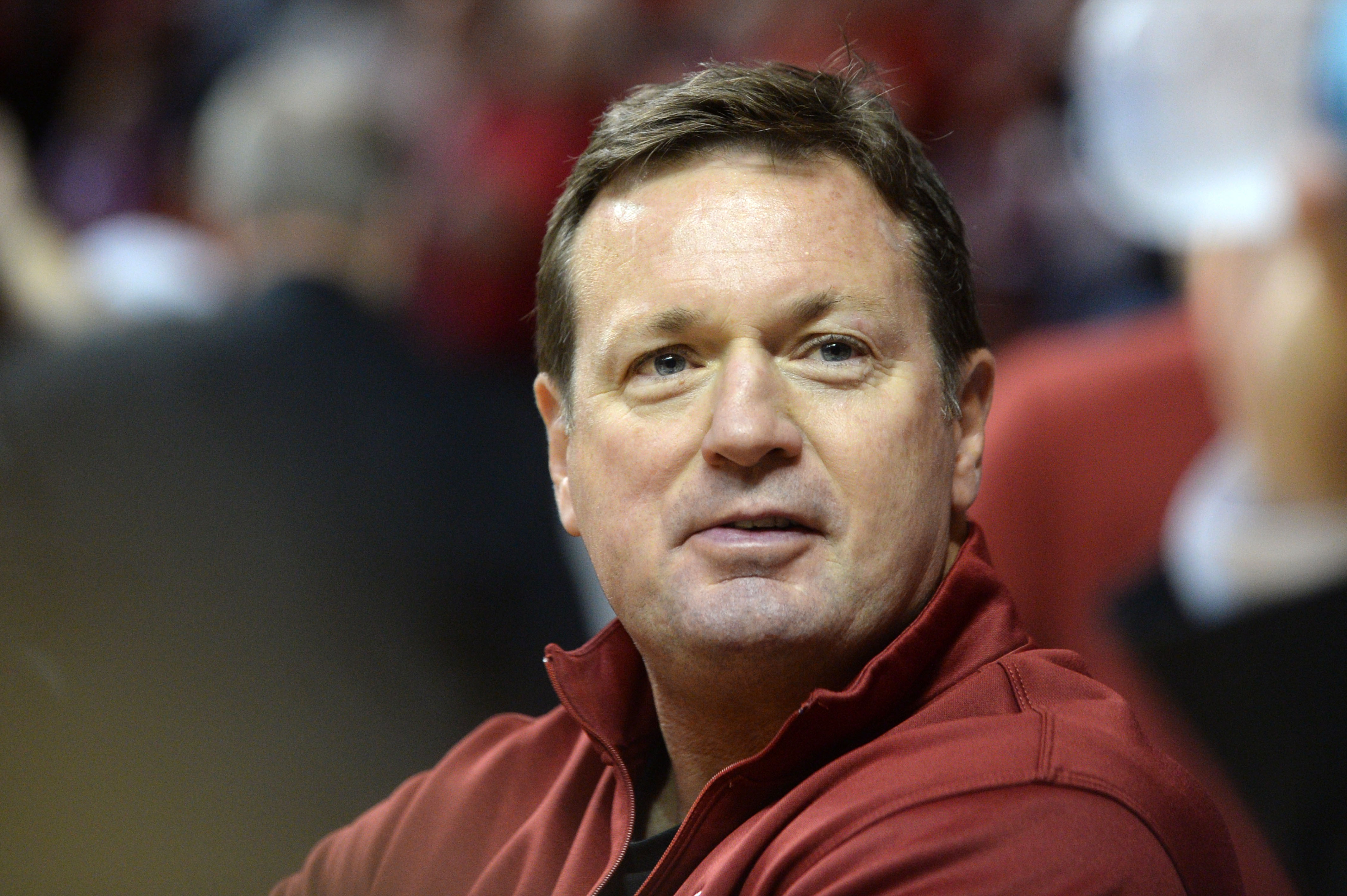 Bob Stoops not ruling out return to college football