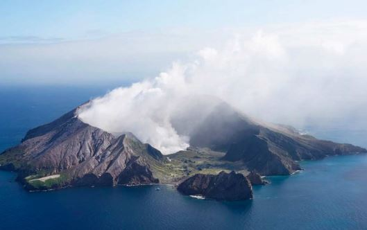 Death toll from NZ volcano disaster rises to 6; Brisbane mum and daughter still missing